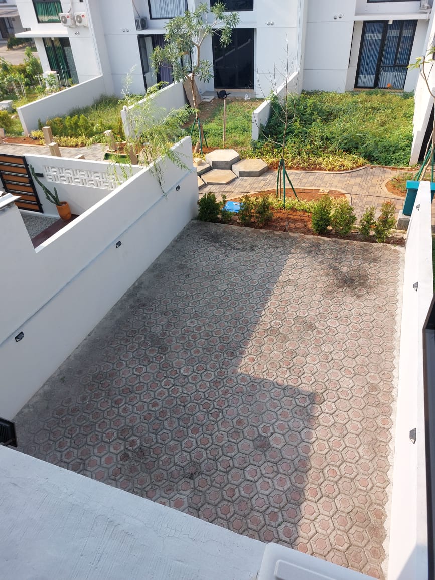 Rumah Disewakan di Cluster Uptown Lippo Cikarang